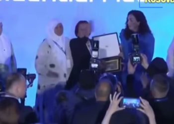 Vjosa Osmani odlikovala majke Srebrenice Predsjedničkom medaljom: „Vaša borba je svjetionik pravde“