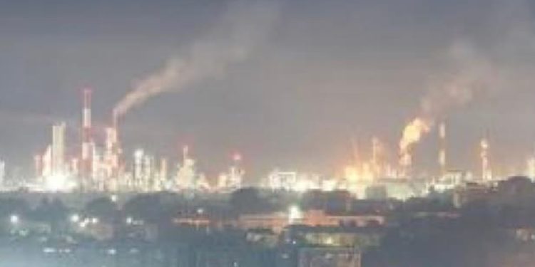 Napad Ukrajine sa gotovo 400 dronova, vatra na nekoliko naftnih postrojenja