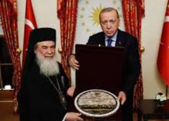 Erdogan primio repliku Omerovog zavjeta: Poklon star 1.400 godina uručen u Istanbulu
