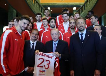 Erdogan primio košarkaše turske reprezentacije nakon osvajanja srebra na Eurobasketu 2025
