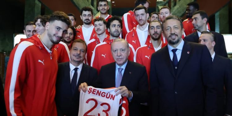 Erdogan primio košarkaše turske reprezentacije nakon osvajanja srebra na Eurobasketu 2025