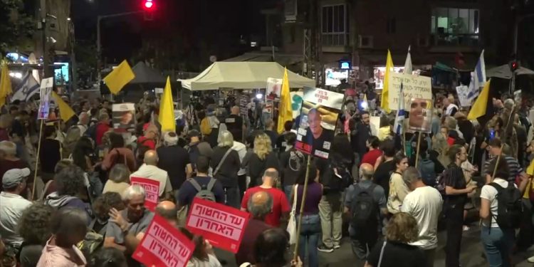 Veliki protest porodica talaca ispred rezidencije Netanyahua u Jerusalimu