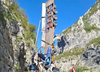 Kamion sleteo sa puta u Moraču, vizač podlegao povredama