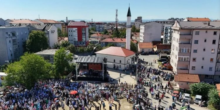 U Bijeljini otvorena džamija Ahmed-bega Salihbegovića: Hiljade vjernika prisustvovalo svečanosti