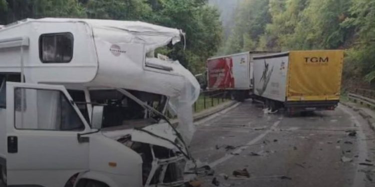 Teška saobraćajna nesreća u BiH: Povređena trudnica