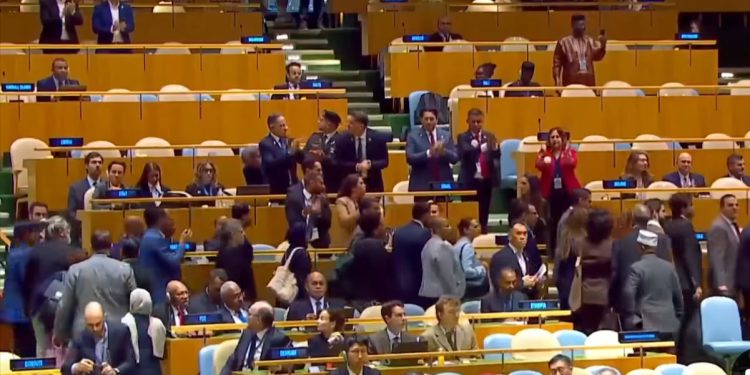 Kada genocidaš govori u UN-u većina delegata napustila salu