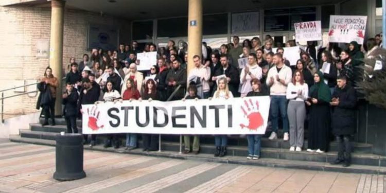 Protest „Sačuvajmo univerzitet“ večeras u Novom Pazaru – studenti i građani brane DUNP