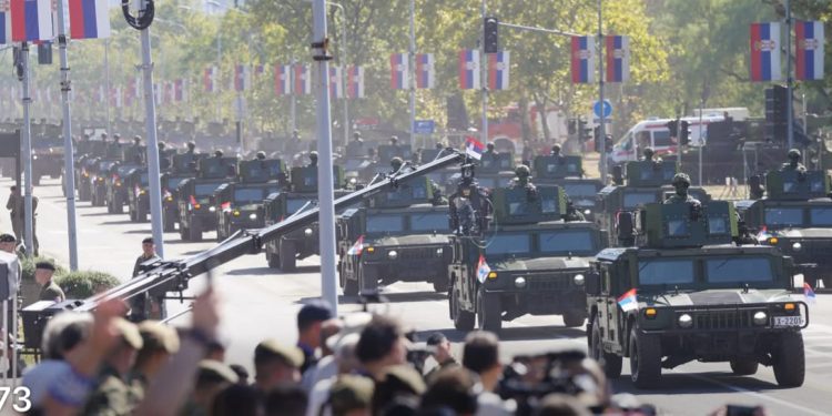 Kazna za mahanje narodu? Vojnici pod disciplinskom odgovornošću nakon parade u Beogradu