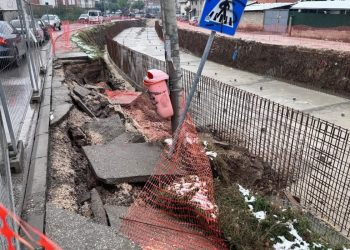 Urušavanje trotoara kod Stambol džamije: Bandera završila u Trnavici, mještani u strahu