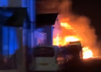 Engleska: Vadali zapalili džamiju u gradiću na jugu VIDEO