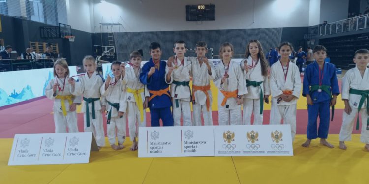 Džudo klub „Rožaje“ briljirao na državnom prvenstvu: 12 medalja i šampion Fatih Kurtagić