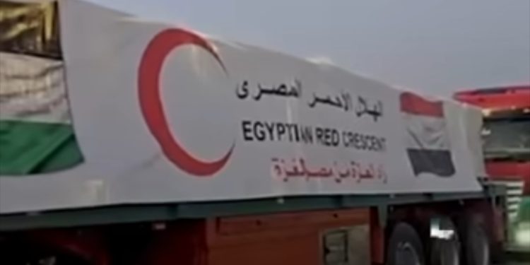 Veliki broj kamiona sa humanitarnom pomoći za Palestince nakon otvaranja granice
