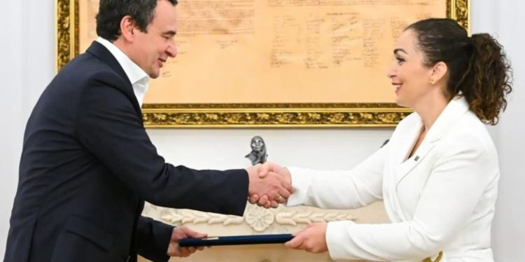 Kurti dobio mandat za formiranje vlade od predsjednice Osmani