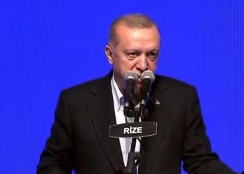 Na skupu u pokrajini Riza omladina tražila od Erdogana da ih vodi u Gazu: “Prvo ja pa onda vi”