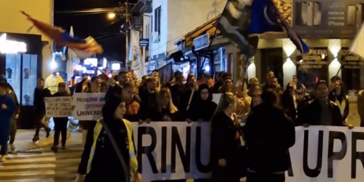 Pazarci ne odustaju uprkos pretresima i targetiranju, studente podržavaju građani a prezire vlast