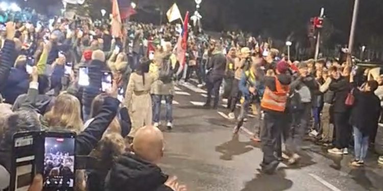 Fenomenalan doček novopazaraca u Valjevu: Pumpaj, vatromet i aplauz VIDEO