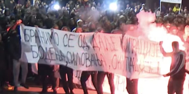 Protest crnogorskih nacionalista u Podgorici: Ponovo se sramno skandiralo- “Turci napolje”
