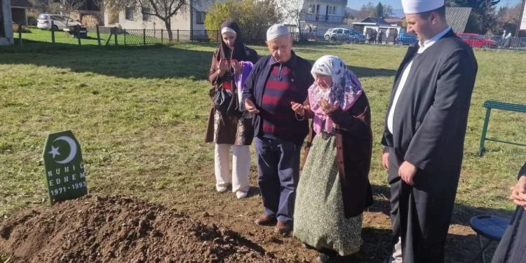Nakon 32 godine najka Hatidža dočekala da ukopa sina šehida: “Sad znam gdje mu je mezar”