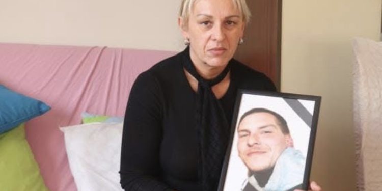 Peti dan štrajka glađu: Dijana Hrka nastavlja borbu za istinu o smrti sina