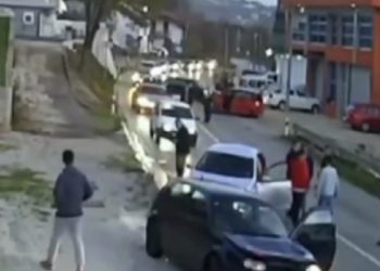 Saobraćajna nezgoda pa zatim tuča, pa opet kolima udario pješaka VIDEO