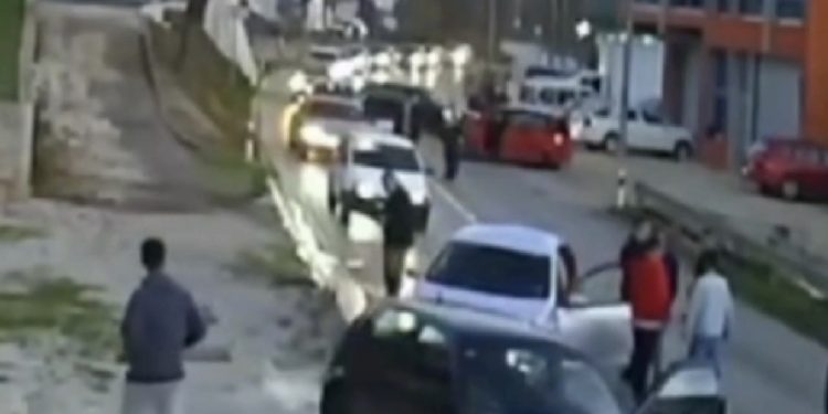 Saobraćajna nezgoda pa zatim tuča, pa opet kolima udario pješaka VIDEO