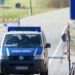 Filmska drama u Njemačkoj: Dok je pomagao povređenim vozaču, lopovi mu ukrali suprugu i mercedes