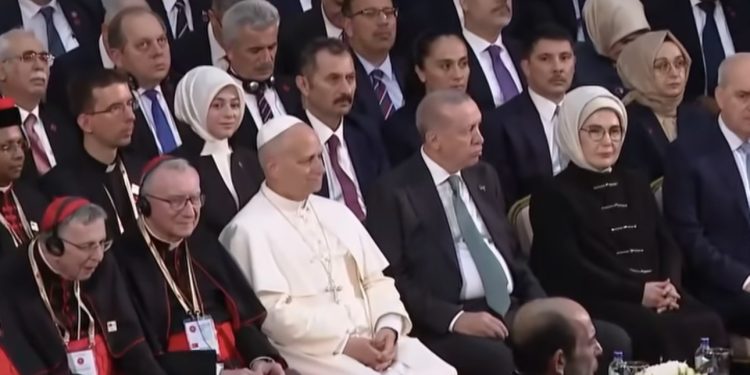 Papa Lav XIV u Turskoj – Most između Istoka i Zapada: na ceremoniji ilahije i salavati