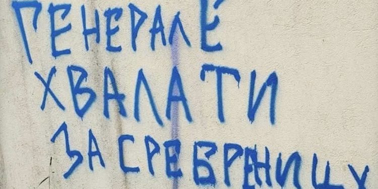 Šovinistički čin nacionalista Crne Gore: Na Ambasadi BiH ispisana sramna poruka koja veliča genocid