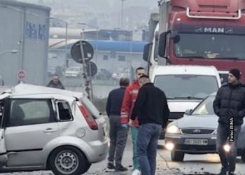 Jedna osoba stradala u sudaru automobila i kamiona kod Gornjeg Milanovca – prizor bio stravičan