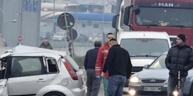 Jedna osoba stradala u sudaru automobila i kamiona kod Gornjeg Milanovca – prizor bio stravičan