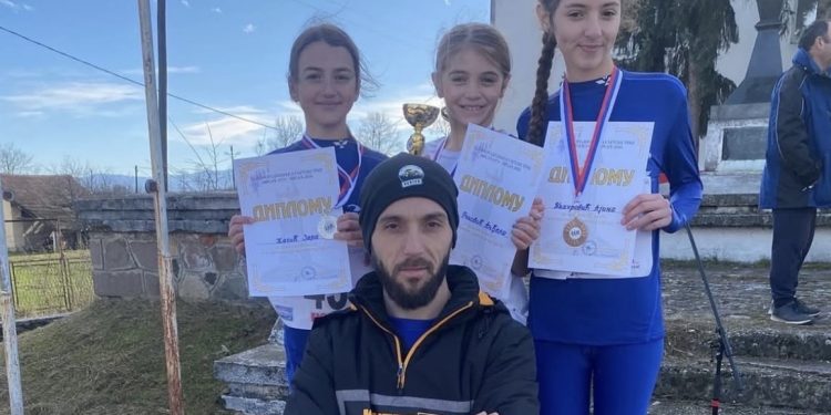 Tutinske mlađe atletičarke briljirale u Mrsaću kod Kraljeva: Tri medalje predstavljaju sjajan uspjeh