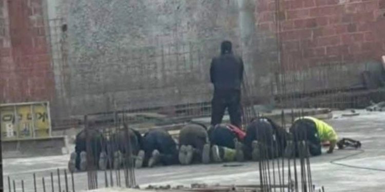 Bauštela u Novom Pazaru na -11°C: Snaga vjere jača od zime