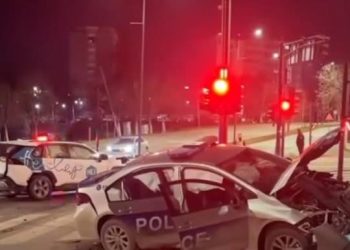 Teška saobraćajna nezgoda u Prištini: povređene četiri osobe u sudaru policijskog i taxi vozila