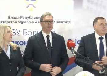 Dodik se uvlačio Vučiću tokom posjete, izgurao funkcionere kako bi on bio glavni VIDEO