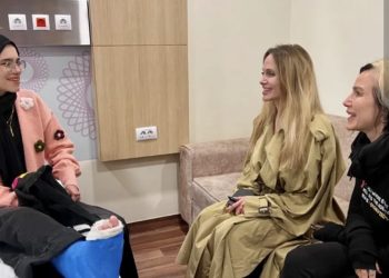 Angelina Jolie posjetila palestinsku djecu bez roditelja bolnici u Egiptu: “Počašćena sam što sam vas upoznala”