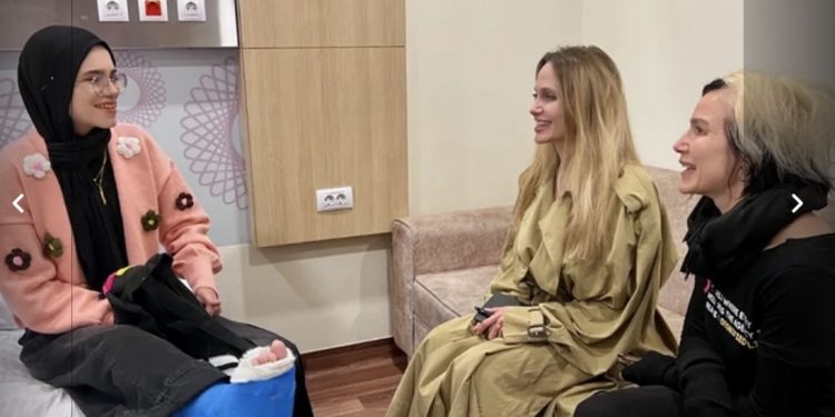 Angelina Jolie posjetila palestinsku djecu bez roditelja bolnici u Egiptu: “Počašćena sam što sam vas upoznala”