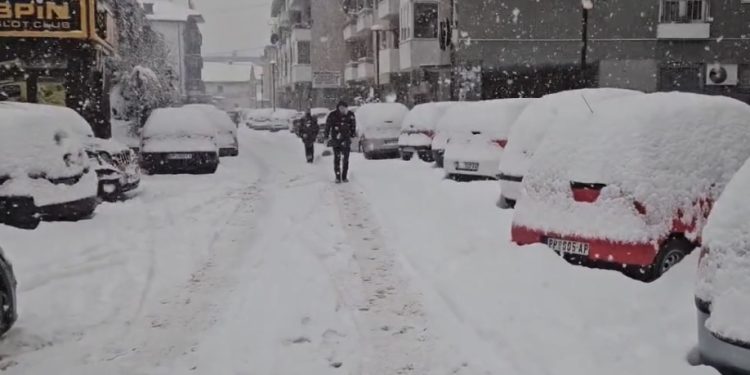 Velike snežne padavine u Prijepolju: 25 cm snega za nekoliko sati, auto sleteo u Lim kod Priboja
