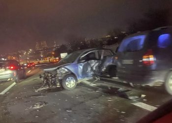 Teška saobraćajna nesreća na autoputu kod Beograda – povređeno 6 osoba – troje dece