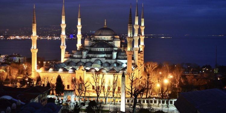 Muslimani širom svijeta večeras obilježavaju Lejletul- Miradž: Noć blagoslovljenog putovanja