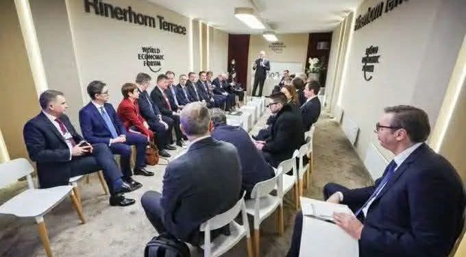 Skup u Davosu pokazuje gdje je mjesto Vučiću i Srbiji – u zadnjem redu