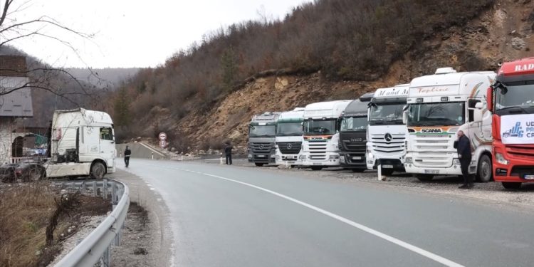 Blokada graničnih prelaza zbog EES sistema, Rožajci blokirali Dračenovac