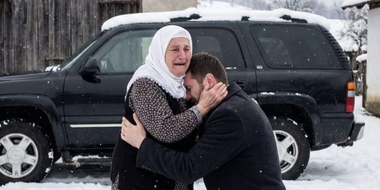 Nana Fata i šolja mleka za sirotana Tarika koja mu je nekada spasila život: “došao sam da vratim dug”