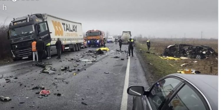 Velika tragedija u susjedstvu: u sudaru minibusa sa kamionom i cisternom stradalo 7 navijača