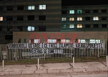 Uvredljiv transparent u Tuzli: Dobro došli ustaše i četnici islamske vjeroispovjesti se sunete