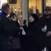Video snimak iz Holandije: policajac nasrnuo na dvije muslimanke, nogama i pendrekom udarao VIDEO