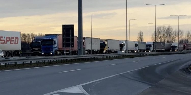 Prevoznici prekidaju blokade granica: Evropska komisija objavila rješenje za vozače kamiona