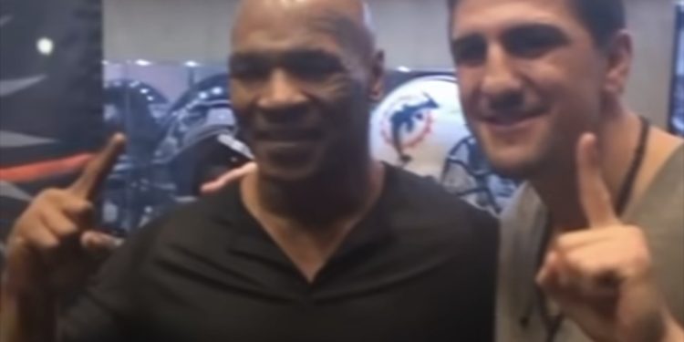 Dvije legende boksa: Muamer Hukić i  Majkl Tajson na treningu pred meč 14.februara