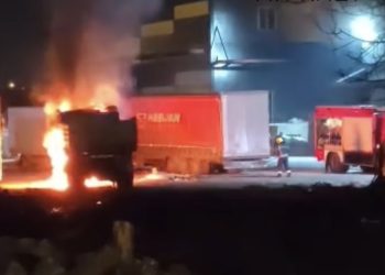 Novi požar u industrijskoj zoni u Novom Pazaru: Gori kamion VIDEO