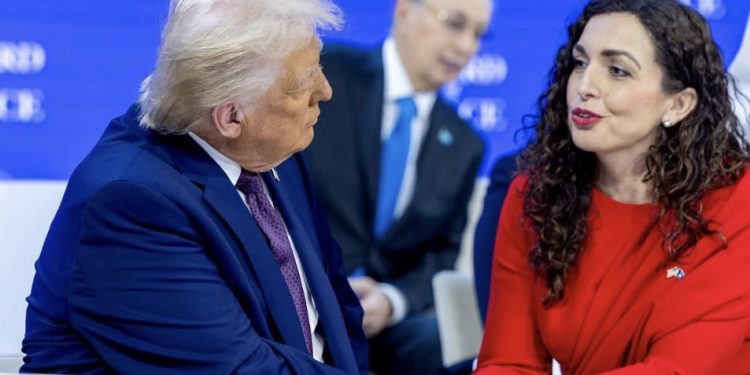 Tramp spriječio napad Srbije na Kosovo a Osmini poručio: “Ako se ne budete slagali nazvat ćete me”