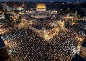 Masovni teravih-namaz u Al-Aksi: 80.000 vjernika uprkos izraelskim ograničenjima